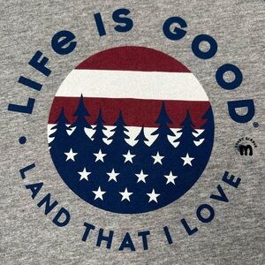 Life is Good Crusher Tee NWT Gray Land That I Love USA Flag Patriotic Men Medium